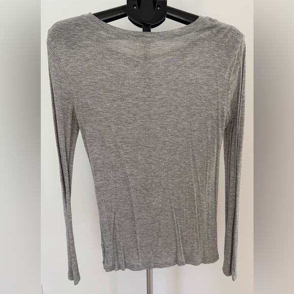 Zenana Outfitters | Gray Long Sleeve Scoop Neck Tee | Size Medium - Picture 2 of 3